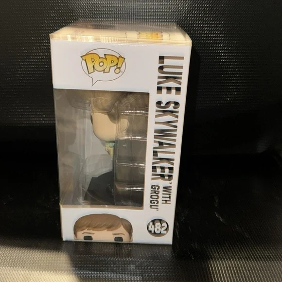 Funko Pop Star Wars - Luke Skywalker with Grogu - Picture 2 of 5